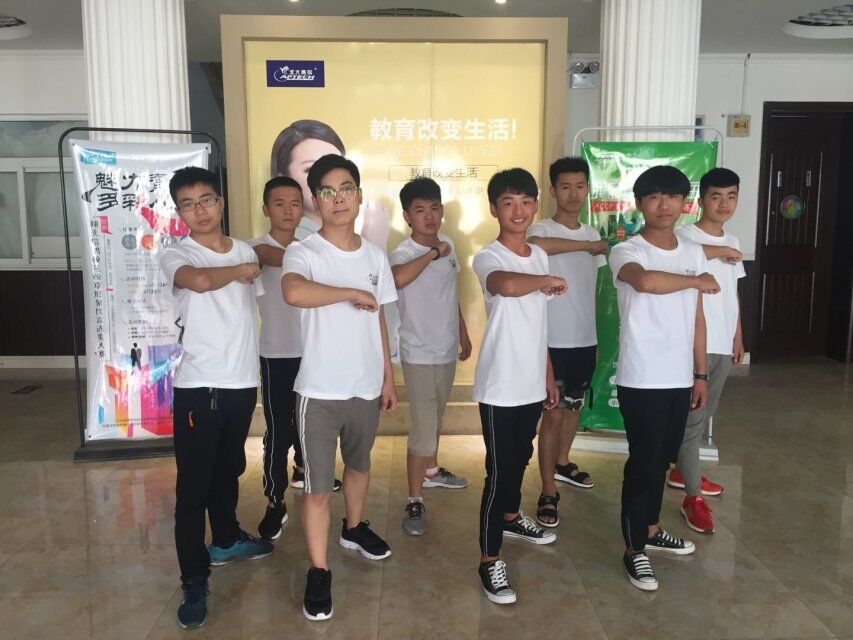 鄭州北大青鳥翔天信鴿第二期夏令營邀你免費“玩IT”