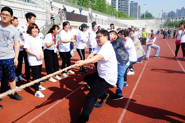 鄭州北大青鳥翔天信鴿軟件學(xué)院2018年春季運(yùn)動(dòng)會(huì)