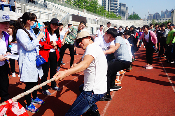 鄭州北大青鳥翔天信鴿軟件學(xué)院2018年春季運(yùn)動(dòng)會(huì)