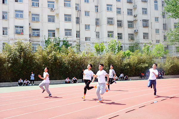 鄭州北大青鳥翔天信鴿軟件學(xué)院2018年春季運(yùn)動(dòng)會(huì)
