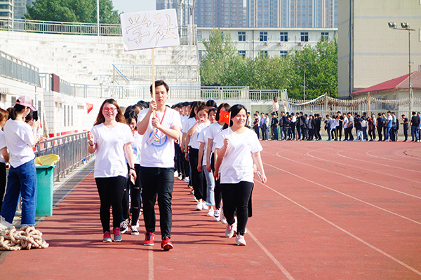 鄭州北大青鳥翔天信鴿軟件學(xué)院2018年春季運(yùn)動(dòng)會(huì)