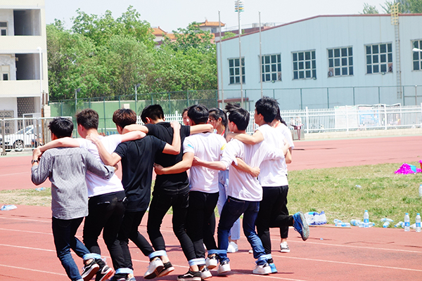 鄭州北大青鳥翔天信鴿軟件學(xué)院2018年春季運(yùn)動(dòng)會(huì)