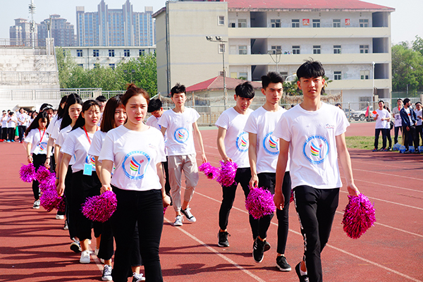 鄭州北大青鳥翔天信鴿軟件學(xué)院2018年春季運(yùn)動(dòng)會(huì)