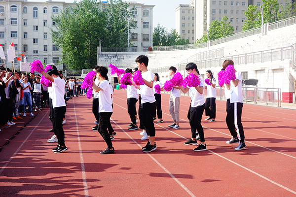 鄭州北大青鳥翔天信鴿軟件學(xué)院2018年春季運(yùn)動(dòng)會(huì)