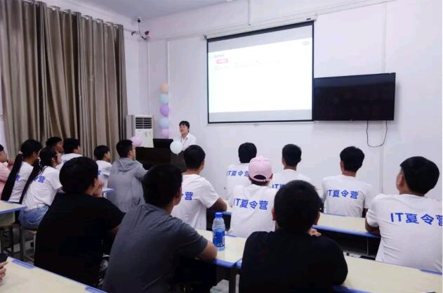 2019年鄭州北大青鳥翔天信鴿第一期夏令營開營了