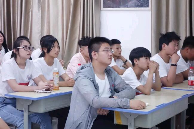 2019年鄭州北大青鳥翔天信鴿第一期夏令營開營了