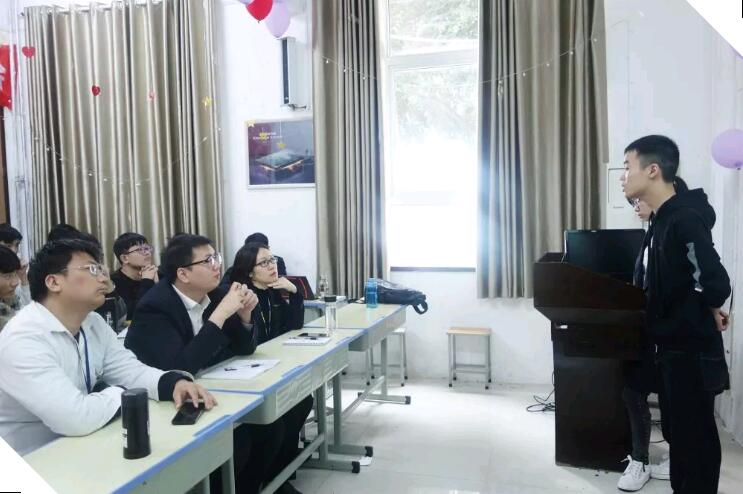 北大青鳥鄭州翔天信鴿Y2 88班產品創意會