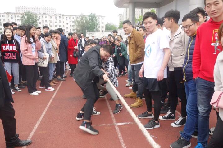 鄭州北大青鳥翔天信鴿2019年春季運動會學員拔河