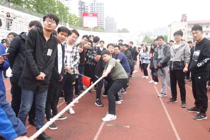 鄭州北大青鳥翔天信鴿2019年春季運動會學員拔河