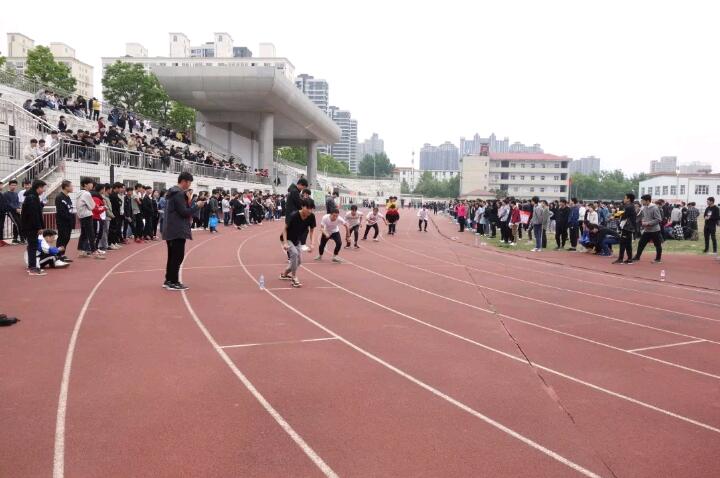 鄭州北大青鳥翔天信鴿2019年春季運動會400米接力