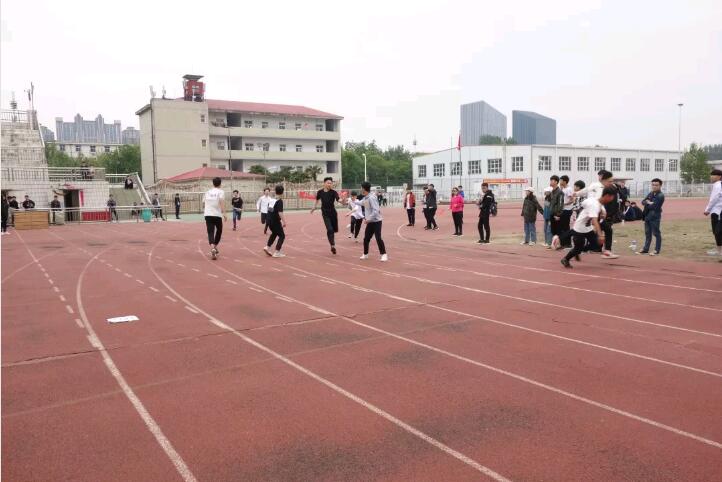 鄭州北大青鳥翔天信鴿2019年春季運動會400米接力