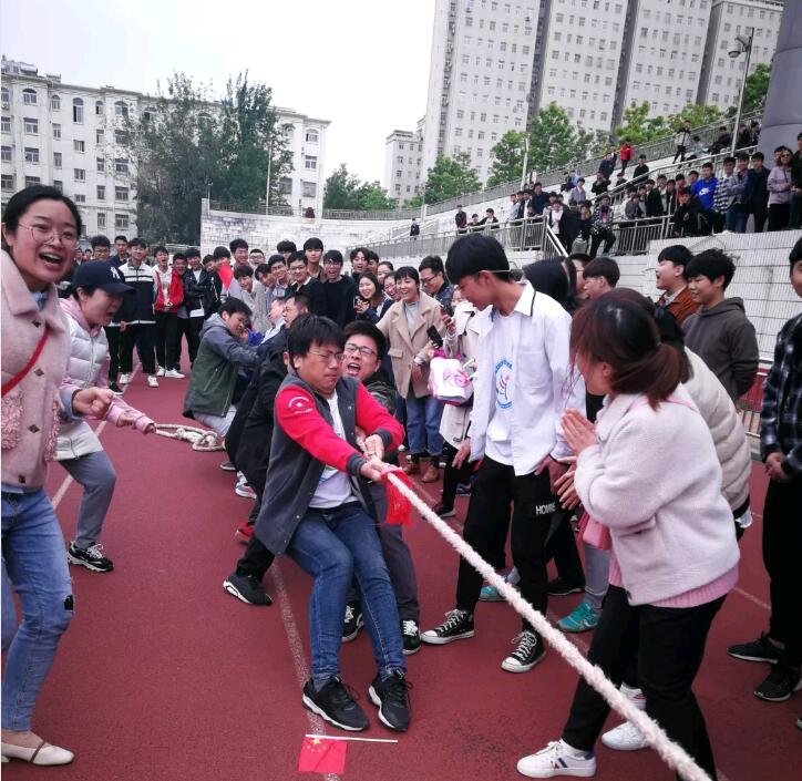 鄭州北大青鳥翔天信鴿2019年春季運動會老師拔河