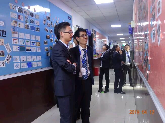 二樓教學(xué)區(qū)域參觀