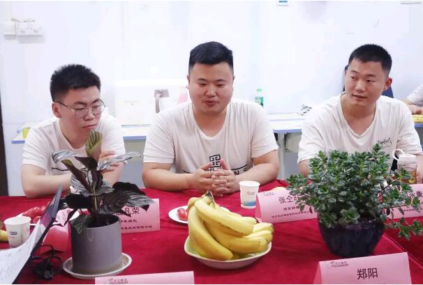 參會(huì)人員自我介紹