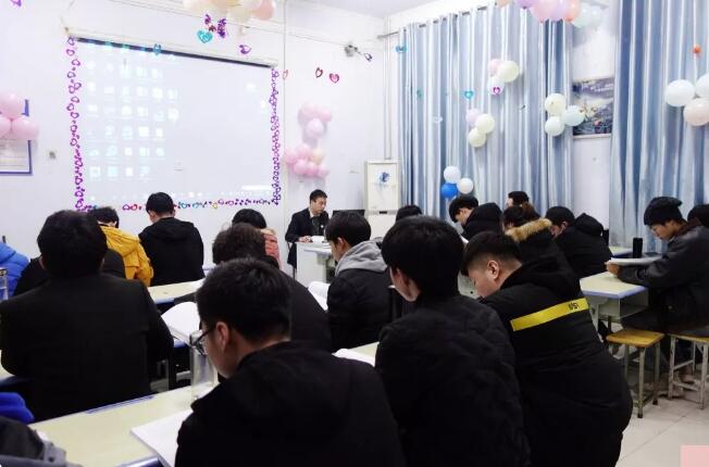 北大青鳥鄭州翔天信鴿校區(qū)名師浮立路老師專訪