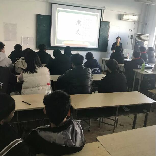 鄭州北大青鳥翔天信鴿學員素質培養課,不負青春,感恩相遇