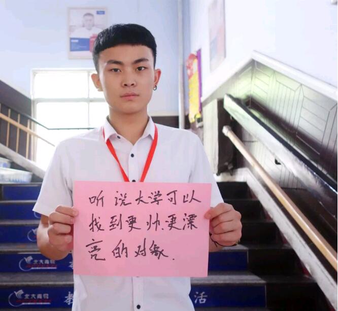 鄭州北大青鳥翔天信鴿為你加油助威