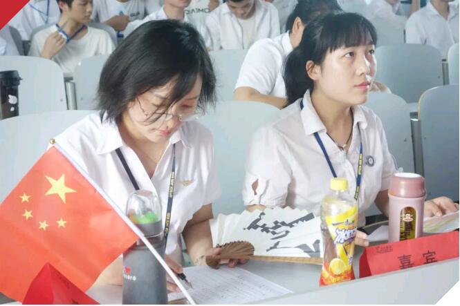 鄭州北大青鳥(niǎo)翔天信鴿第三屆紅歌會(huì)評(píng)委人員