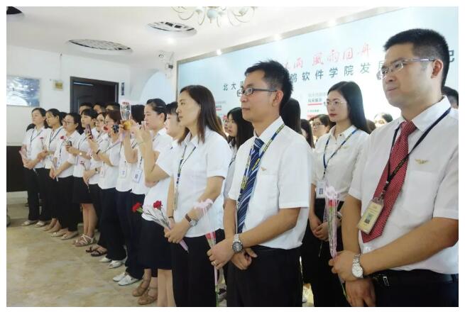 鄭州北大青鳥翔天信鴿帶你領略教師節新風尚!