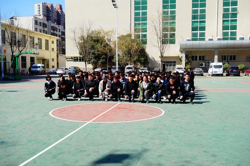 鄭州北大青鳥翔天信鴿2019年新生軍訓