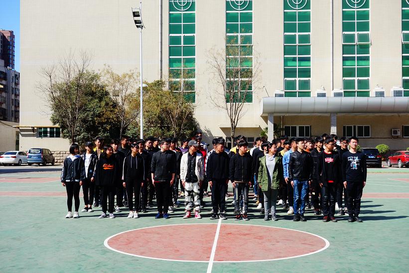 鄭州北大青鳥翔天信鴿2019年新生軍訓