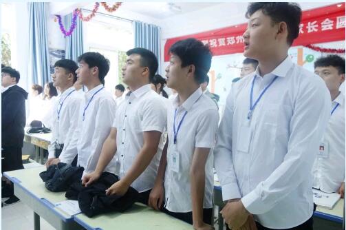 北大青鳥鄭州翔天信鴿B198開學典禮:高薪與夢想的開始