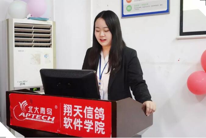 北大青鳥鄭州翔天信鴿KD15班開業典禮:走近企業,高薪就業