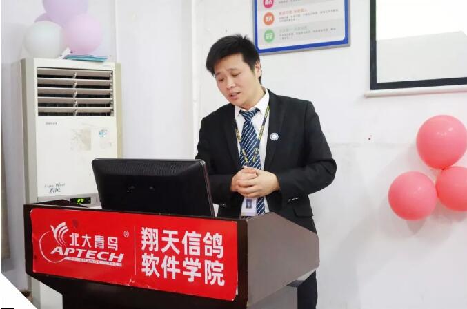 北大青鳥鄭州翔天信鴿KD15班開業典禮:走近企業,高薪就業