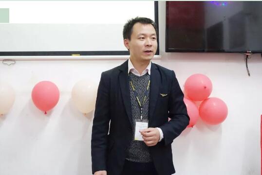 北大青鳥鄭州翔天信鴿KD15班開業典禮:走近企業,高薪就業