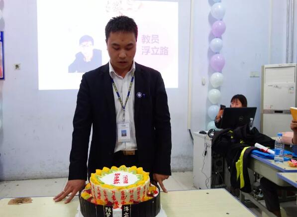 鄭州北大青鳥翔天信鴿B359班畢業(yè)典禮:離別是為了更好的相遇