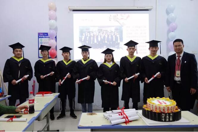 鄭州北大青鳥翔天信鴿B359班畢業(yè)典禮:離別是為了更好的相遇