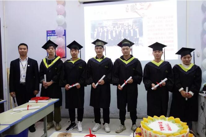 鄭州北大青鳥翔天信鴿B359班畢業(yè)典禮:離別是為了更好的相遇