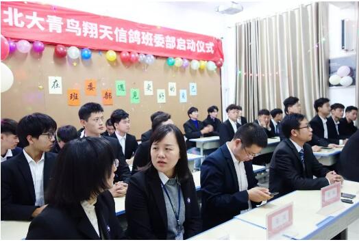 鄭州北大青鳥翔天信鴿班委六部啟動儀式:享受一份榮譽(yù),承擔(dān)一份責(zé)任