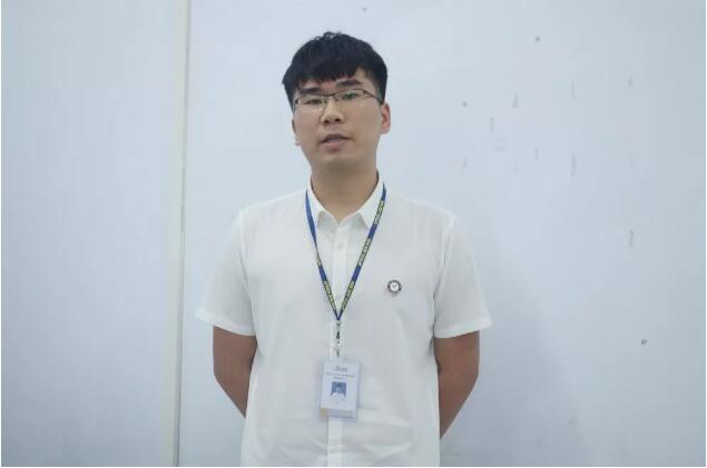 鄭州北大青鳥翔天信鴿B196班PPT大賽——從“內秀”到侃侃而談的我們