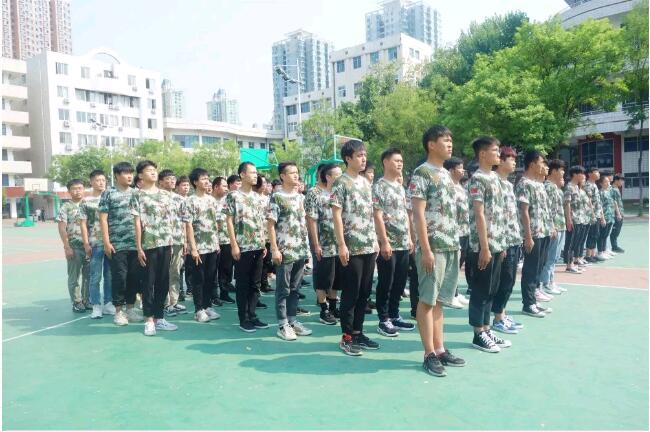 北大青鳥鄭州翔天信鴿軟件、網絡軍訓匯演