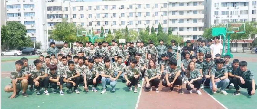 北大青鳥鄭州翔天信鴿軟件、網絡軍訓匯演