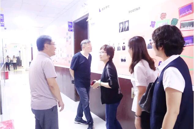 熱烈歡迎北大青鳥CEO薛總蒞臨鄭州翔天信鴿校區參觀并指導工作