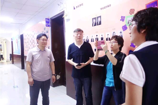 熱烈歡迎北大青鳥CEO薛總蒞臨鄭州翔天信鴿校區參觀并指導工作