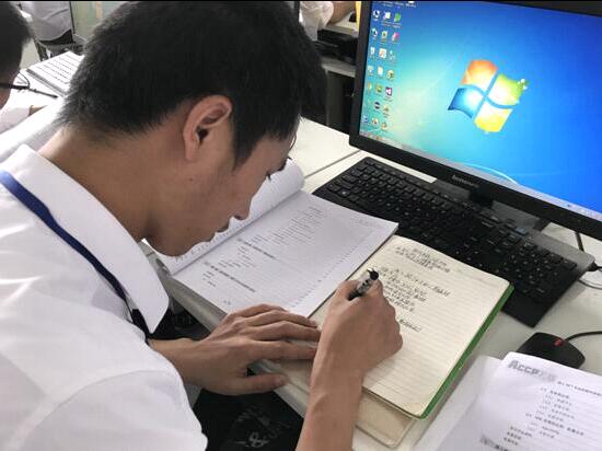 鄭州北大青鳥翔天信鴿張同學