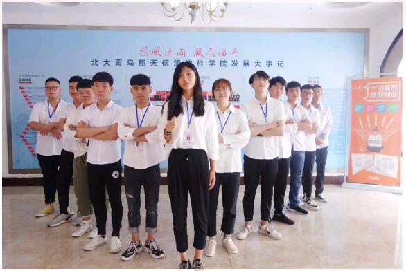 一個個小可愛青澀的臉龐,相信經(jīng)過兩年的磨礪和蛻變,再見已是西裝革履、滿腹夢想