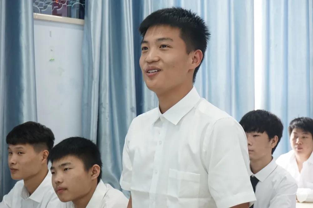 鄭州北大青鳥翔天信鴿網絡205班開學典禮