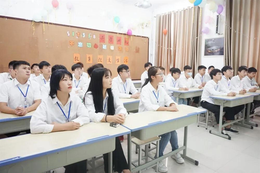 遇見鄭州北大青鳥翔天信鴿這樣的開學典禮