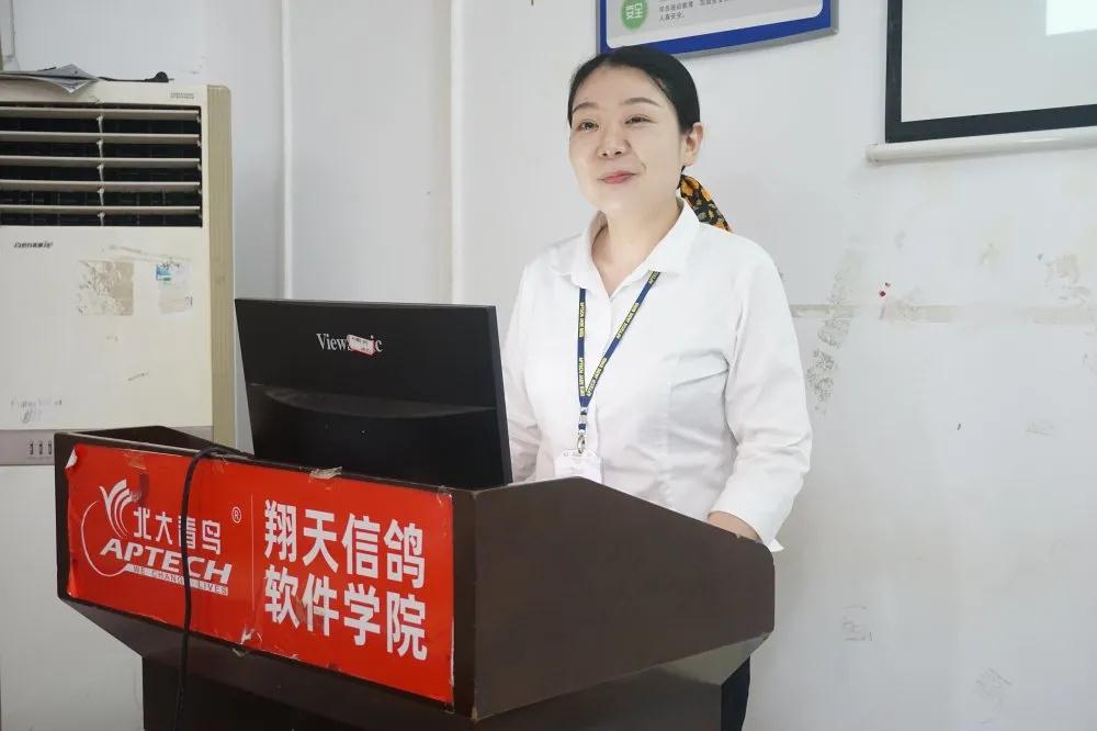 遇見鄭州北大青鳥翔天信鴿這樣的開學典禮