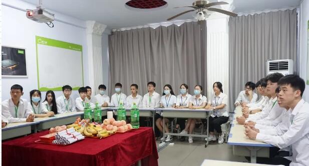 鄭州北大青鳥翔天信鴿星途社結訓典禮