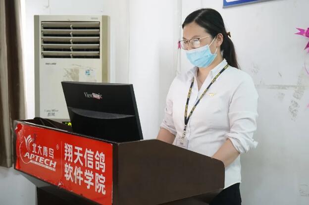 鄭州北大青鳥翔天信鴿A314新班開學典禮:讓夢想從這里起航