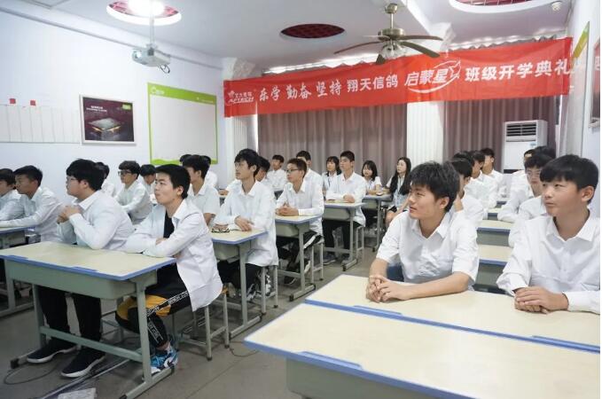 鄭州北大青鳥翔天信鴿Q2003班開學典禮