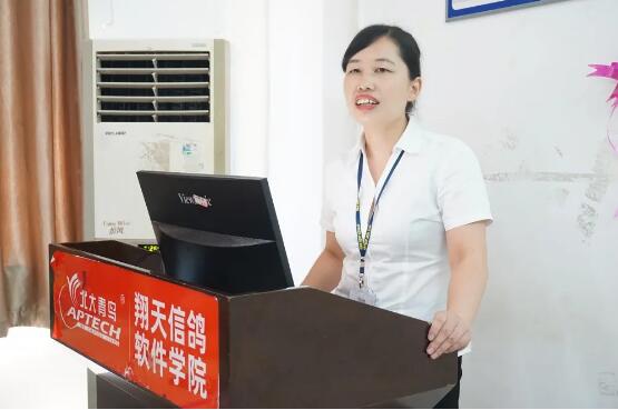 鄭州北大青鳥翔天信鴿IT夏令營第三期閉營:相遇信鴿,筑夢未來