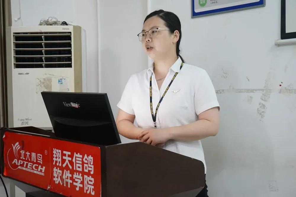 鄭州北大青鳥翔天信鴿A316班開學(xué)典禮