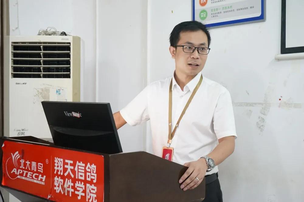 鄭州北大青鳥翔天信鴿A316班開學(xué)典禮