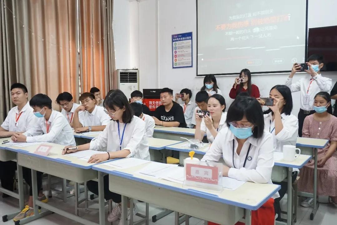 鄭州北大青鳥翔天信鴿青鳥好聲音決賽前10強出爐